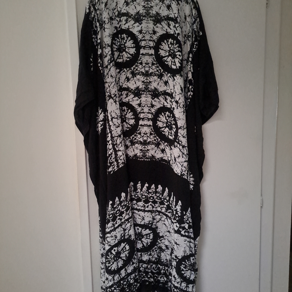 Sante Black and White Patterned Kaftan 100% Rayon Women One Size Fits All